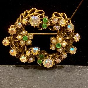 FlorenzA Aurora Borealis Crystal Brooch.Has Faux Pearls and Peridot.Color24kt EP